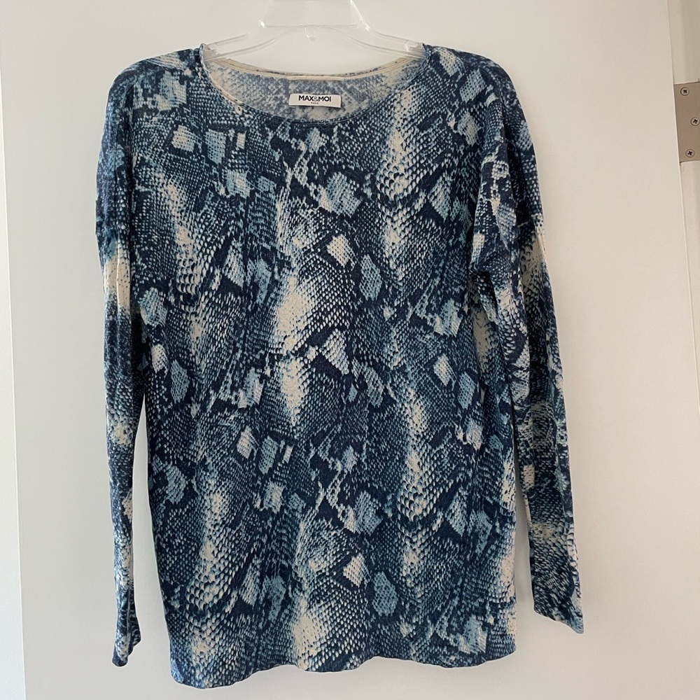 Max & Moi Blue Snakeskin Patterned Long Sleeved Silk and Cashmere T-shirt
